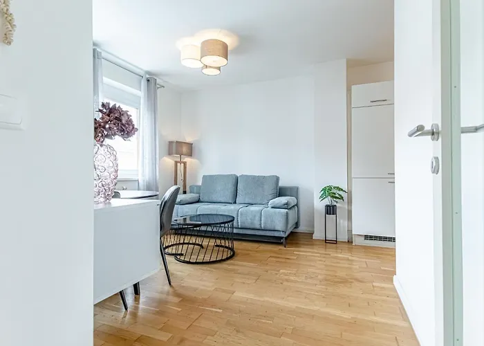 Modern & Stylish 1br, 1lr At Center *
